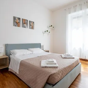 https://duomo-navigli-centralissimo-con-a-c.italymilanhotels.net